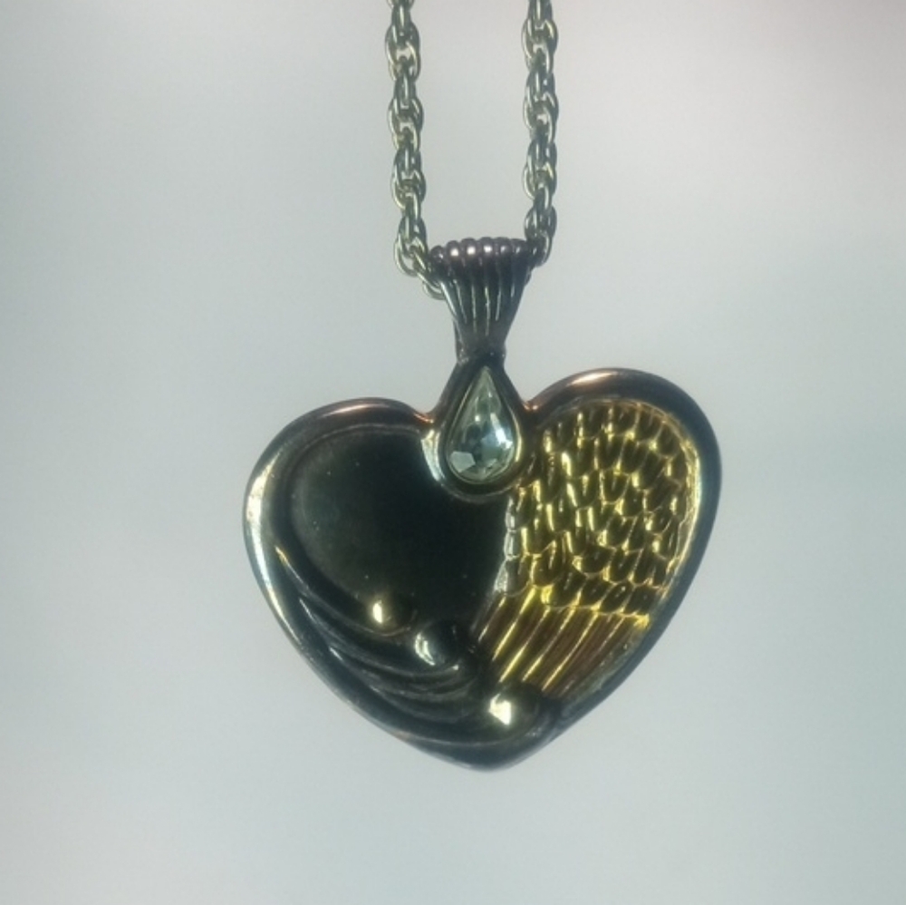 ✨ Two Tone Angel Wing Memorial Heart Necklace ✨ - Picture 5 of 5